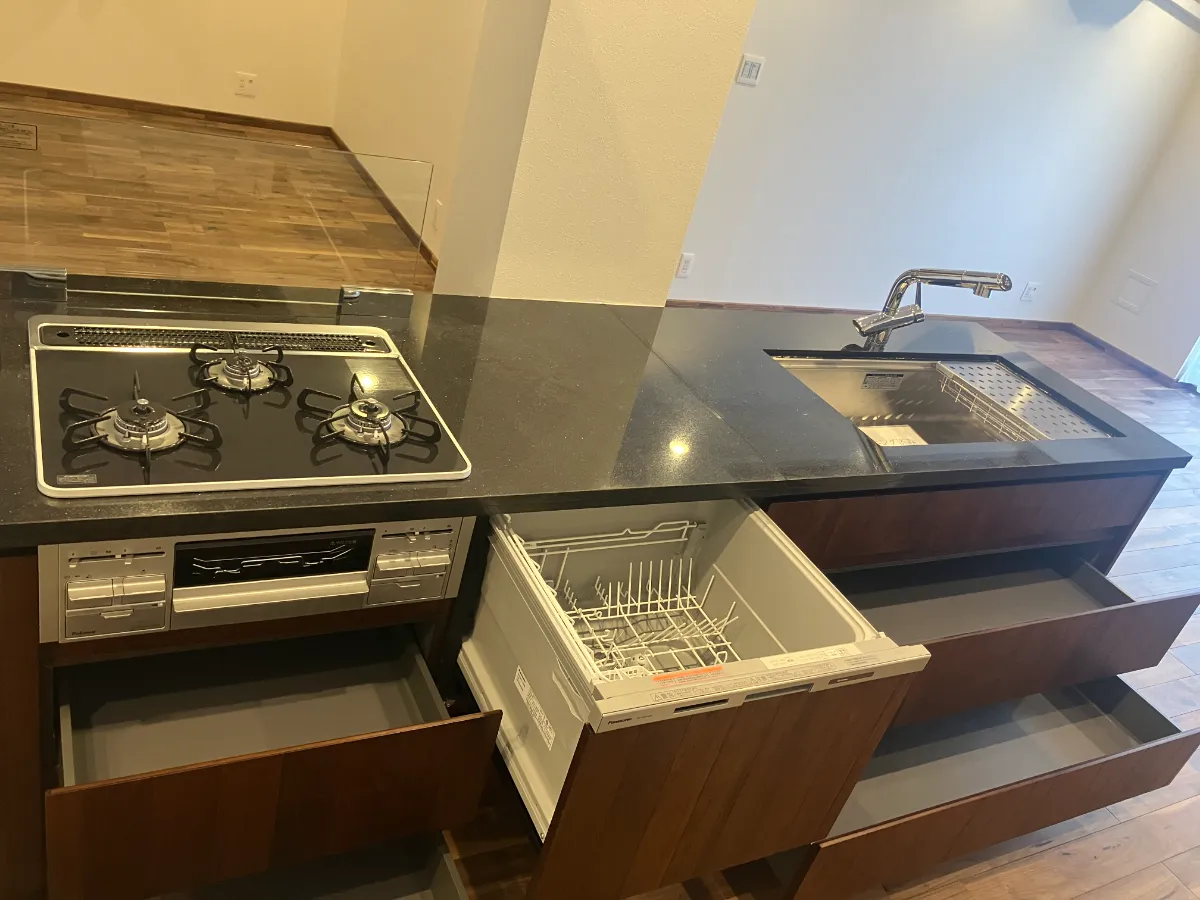三田ホウレーンのキッチン1