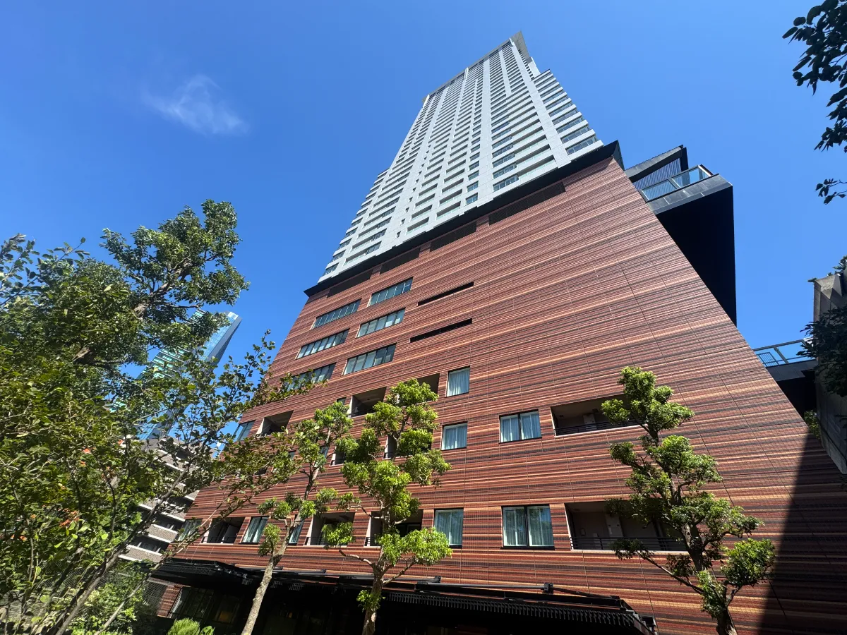 クロスエアタワーの外観