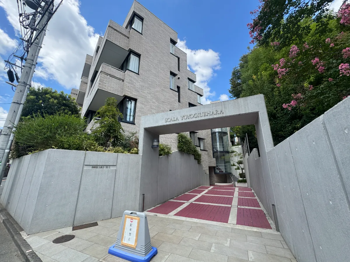 スカーラ代々木上原の外観