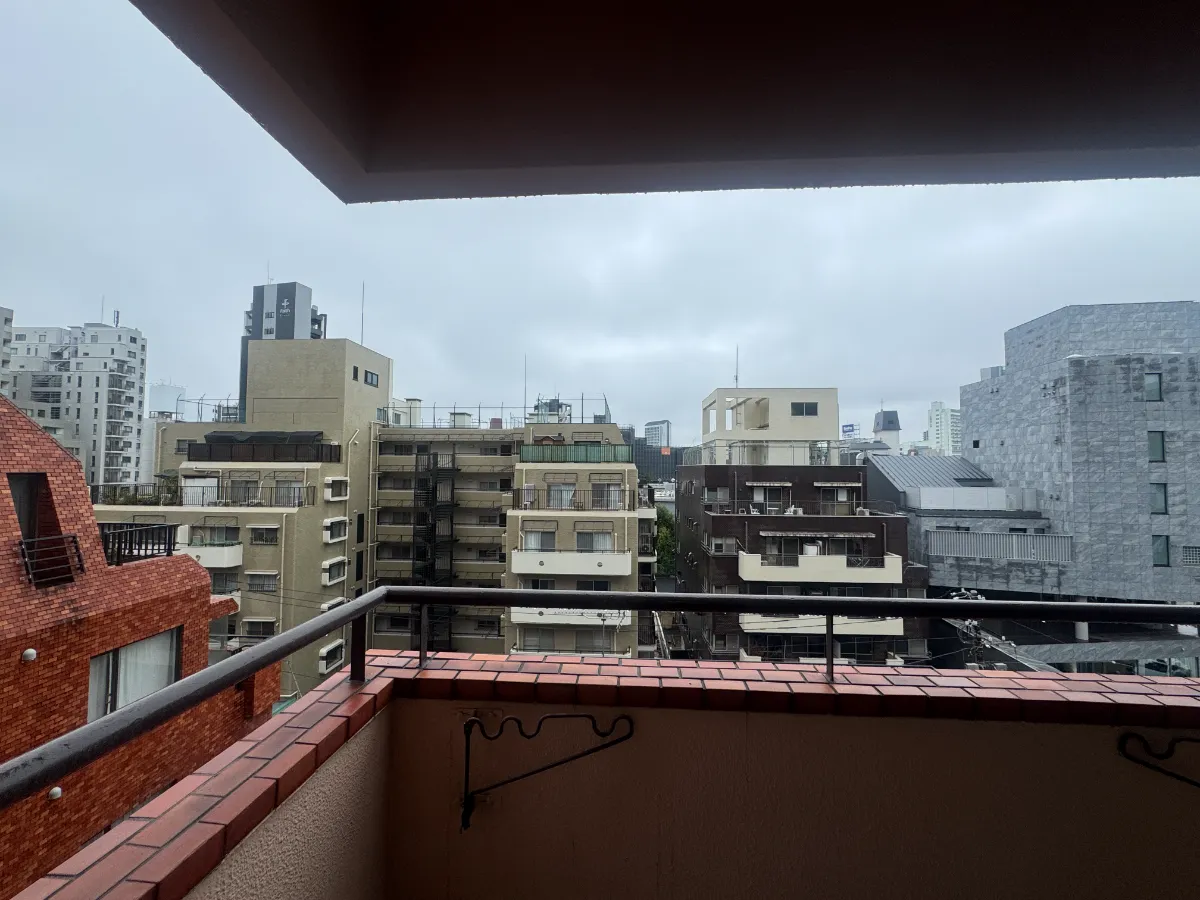 南青山ユニハイツのバルコニー