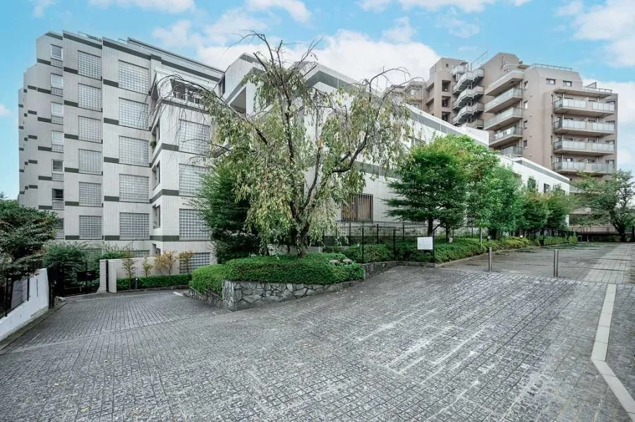 レジデンシア春日安藤坂の外観1